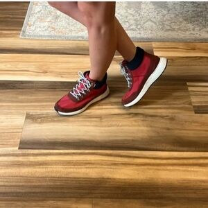 Lace up sports shoes and boots